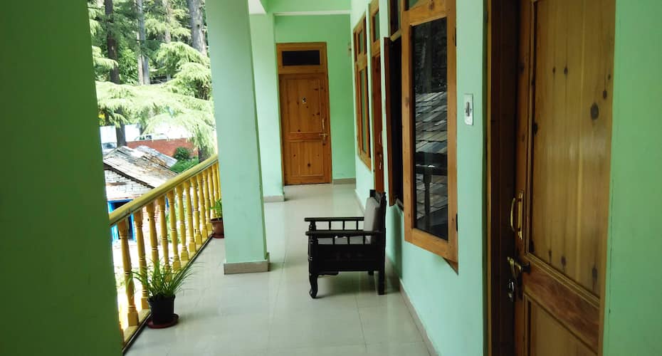 Yash Palace & Deeyas Family House, Kullu 2